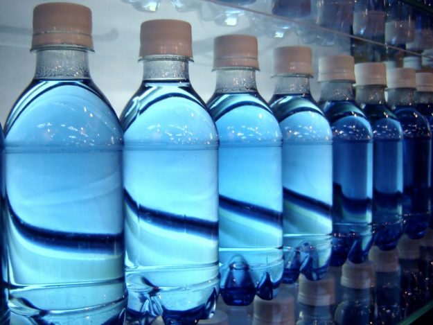federatie Voorzichtig Nauw DrankenReclame: goedkope flesjes water bedrukken - DrankenReclame